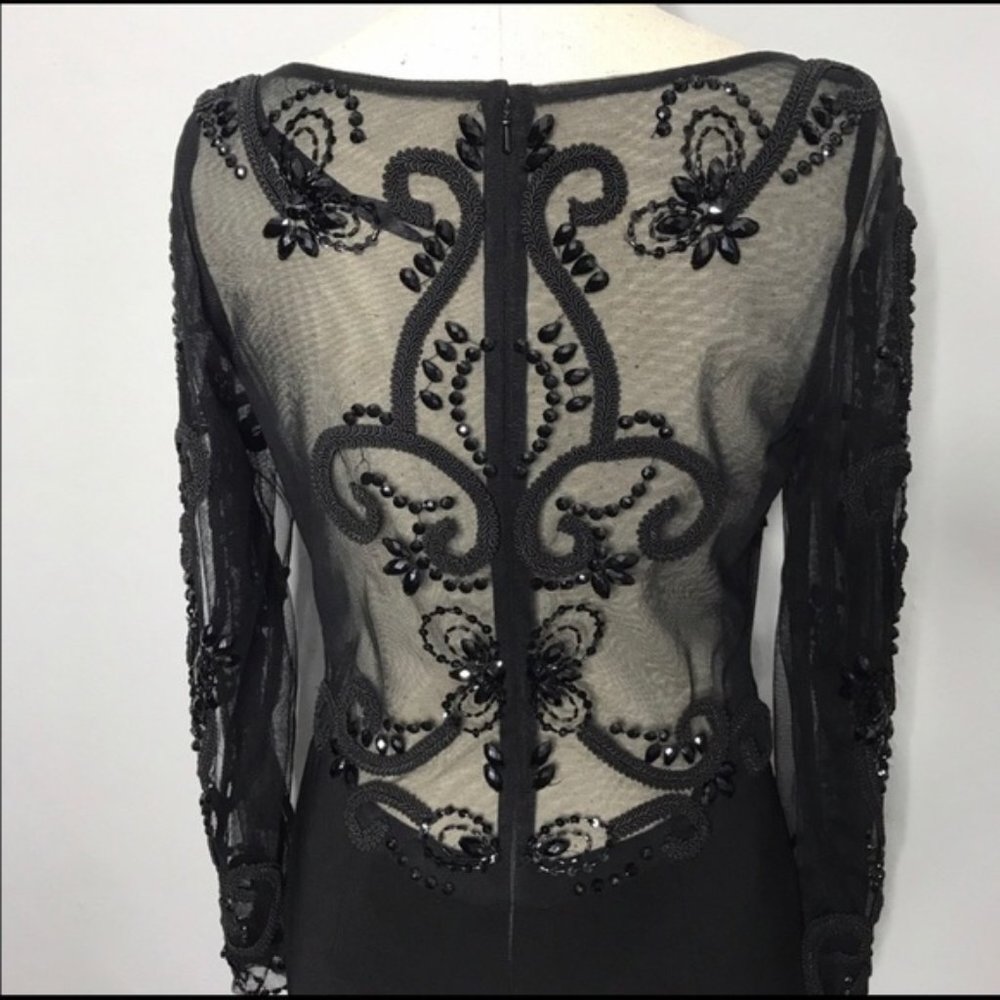 This dress is dynamite!!!! Size 8, sexy!